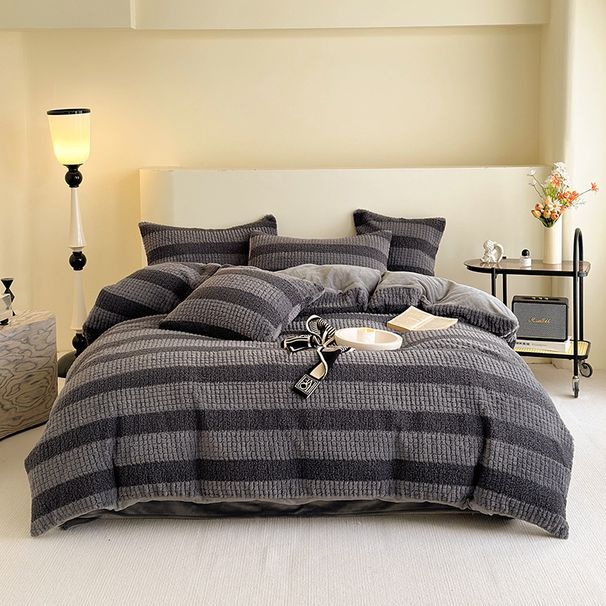 Kalınlaştırılmış Yumuşak Kuzu Yünü Gibi Battaniye Kırma Battaniye_voghion.com