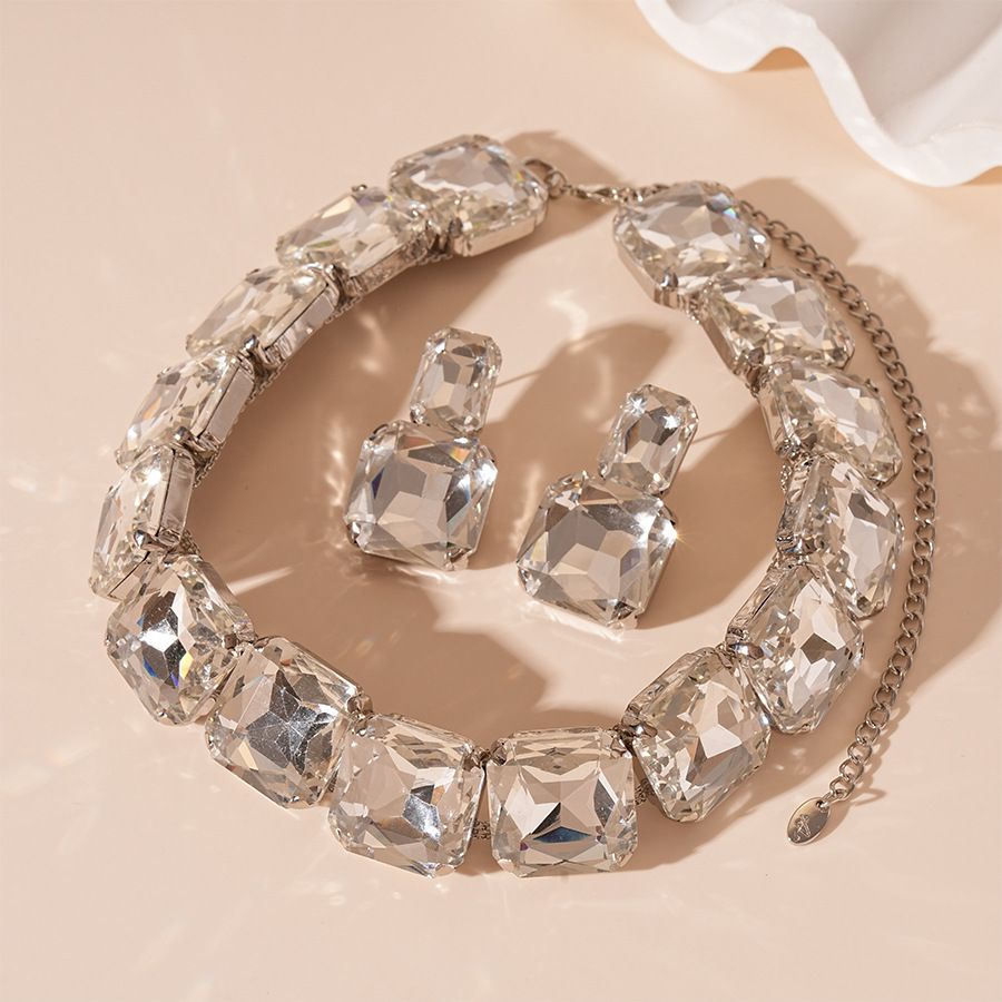 Light luxury niche exaggerated diamond-set square stud earrings plus necklace 2-piece set_voghion.com