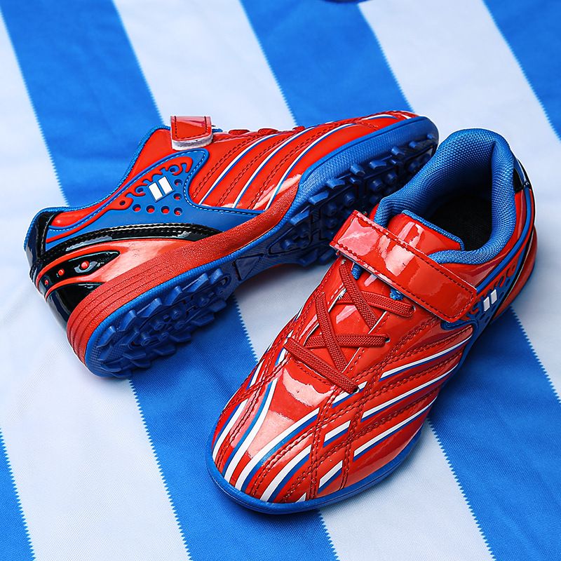 Bērnu TF līmlente ar salauztiem nagiem zēniem, vidēji lieliem bērniem, futbola sporta apaviem, bez šņorēm, sacensībām un..._voghion.com