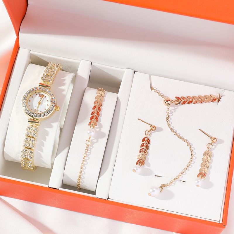 J5pcs/set Nouvelle vente chaude haut de gamme mode diamant clouté conception personnalité ceinture en acier petite montre carrée ensemble_voghion.com