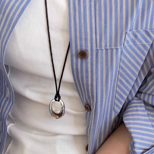 Koreaanse blogger stijl zwarte log bea ketting voor vrouwen, lichte luxe high-ed niche ontwerp leren touw kraag_voghion.com