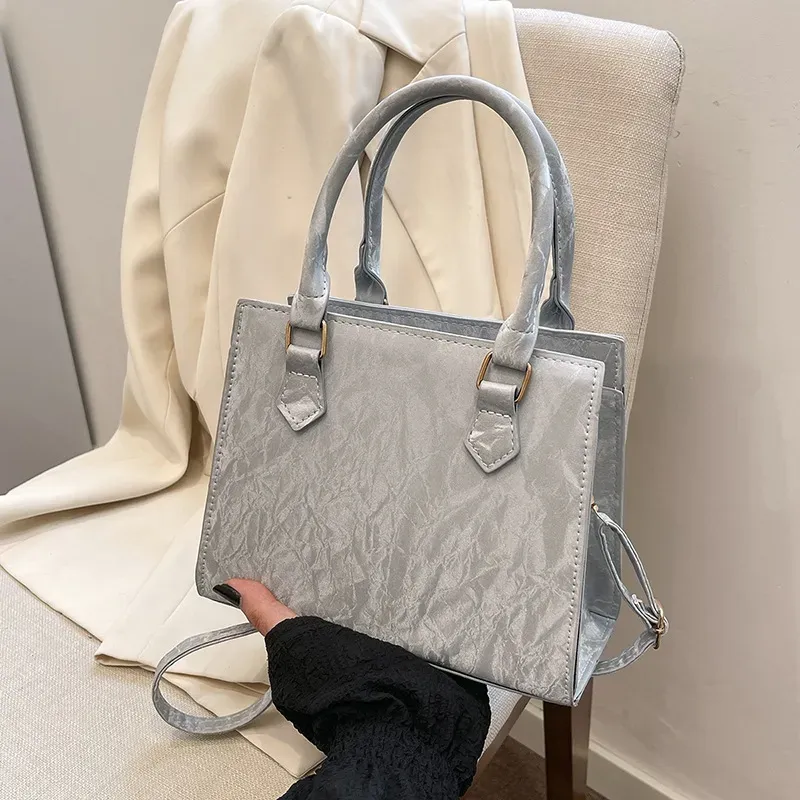 Kostenloser Versand Mode Nische Design Falten Hand Kleine Platz Retro Mode Textur Einzelnen Schulter Umhängetasche_voghion.com