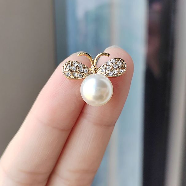 Hot Style Temperament Bee Pearl Button Brooch Advanced Temperament Women's Small Scarf Button Fixed Clothes Pin_voghion.com