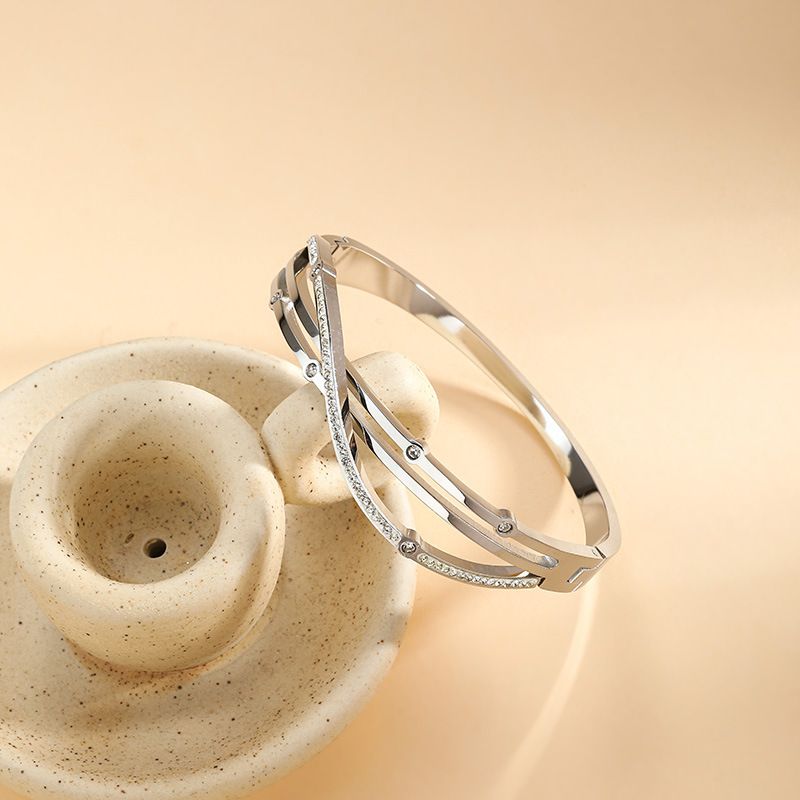 New Titanium Steel Roman Numeral Women's Shell Round Brand Dia Bracelet_voghion.com