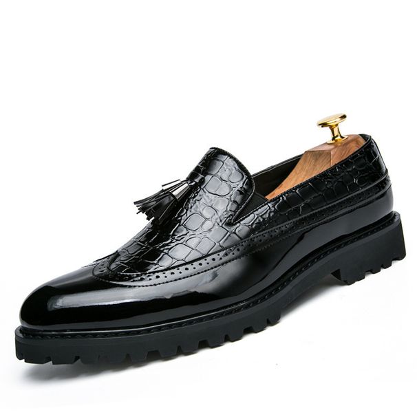 Unbeatable Quality Korean Version Of Trendy And Fashionable Casual Leather Block Carved Men's Shoes, Thick Soled British Tassel Shoes_voghion.com