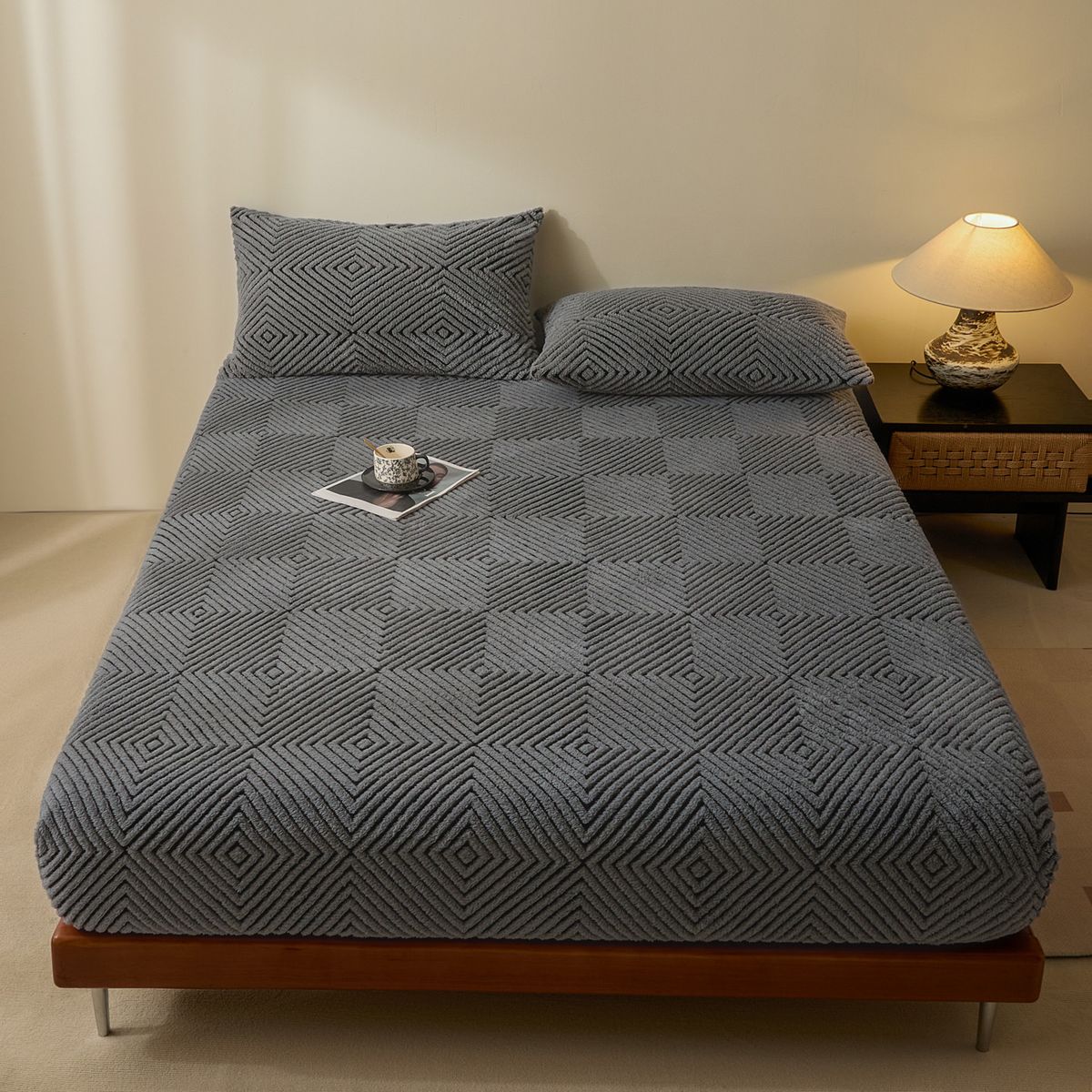 Jacquard Luxury Sun Fleece Fitted Sheet – Soft & Breathable Mattress Protector, Deep Pocket Design, OEKO-TEX Certified (Multiple Colors & Sizes)_voghion.com