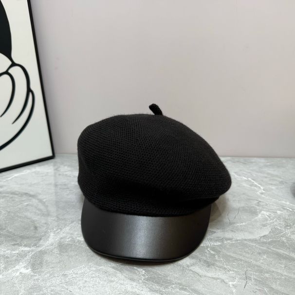 Berretto da donna in pelle patchwork, modello Newsboy, modello minimalista, autunno/inverno 2025_voghion.com