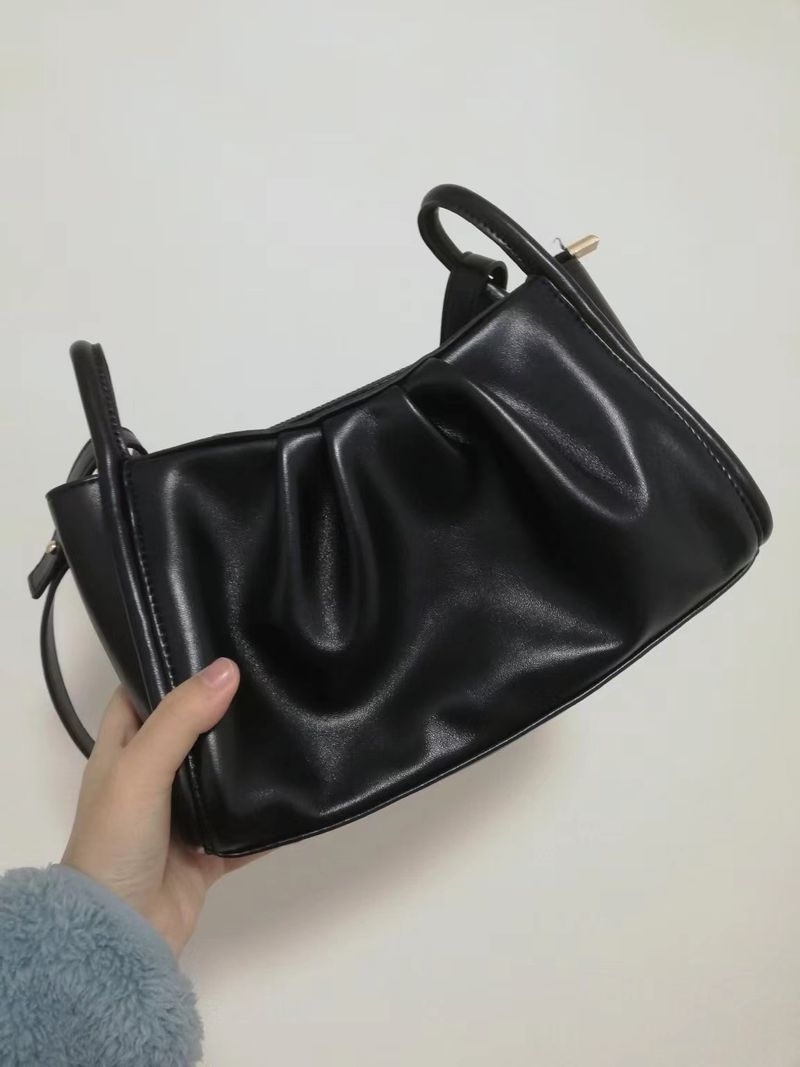 Korean version of niche versatile commuting large capacity 2024 new pleated cloud soft leather single shoulder crossbody_voghion.com