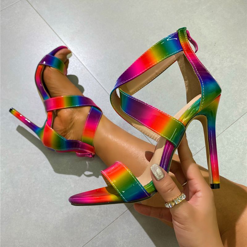 Rainbow Heels 2024 Sommer Neue Walking Show Cross Strap Mode Dünne Farbblock High Heel Sandalen_voghion.com