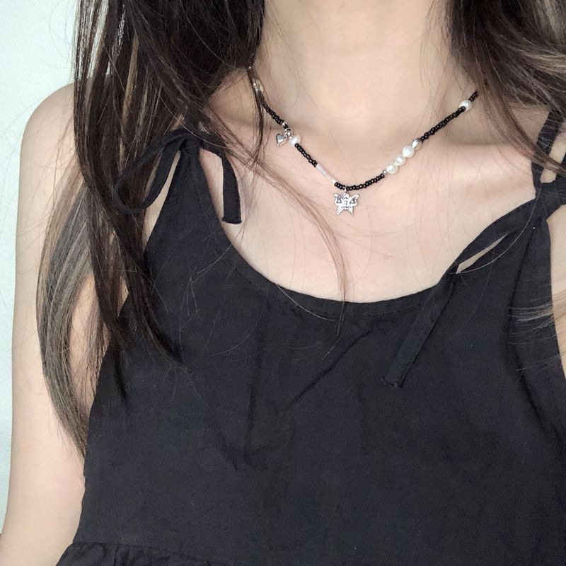 Sött och coolt handgjort pärlhalsband för kvinnor höstdesign nisch vitgörande nyckelbenskedja kall stil enkel halskedja_voghion.com