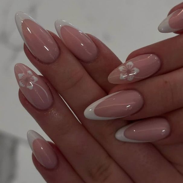 False Nails Wearable Nails White French Flower Nail Art Long Almond Shaped Nail Piece Simple Advanced False Nails_voghion.com