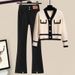 Conjunto elegante de mezclilla para mujer: cárdigan de punto con pantalones acampanados de corte acampanado con bloques de color en contraste, top ajustado con cuello en V y abertura alta, pantalones acampanados, atuendo informal de oficina._voghion.com