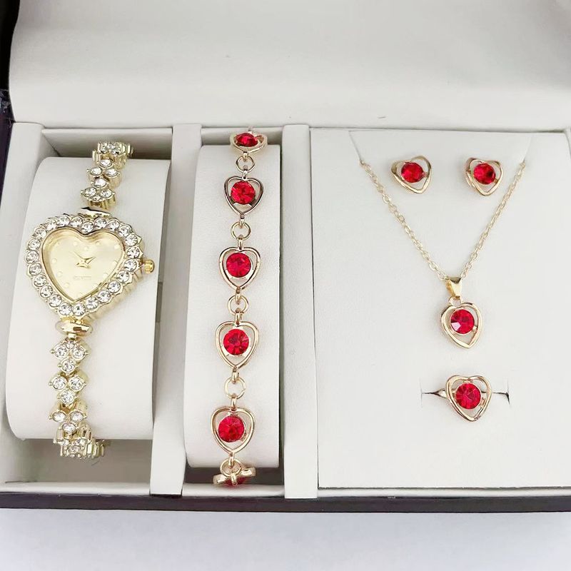 Eenvoudige, compacte Love Dial met diamanten bedel in de vorm van een kwartshorloge, ketting, oorbellen, ringenset, geschikt voor dagelijks gebruik, verjaardagen en Valentijnsdag._voghion.com