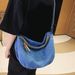 Lihanbao Stylowa torba kurierska Denim Crossbody Bag Casual Canvas Tote Duża pojemność Regulowany pasek Zapięcie na suwak Student Satchel dla kobiet - Ciemnoniebieski_voghion.com