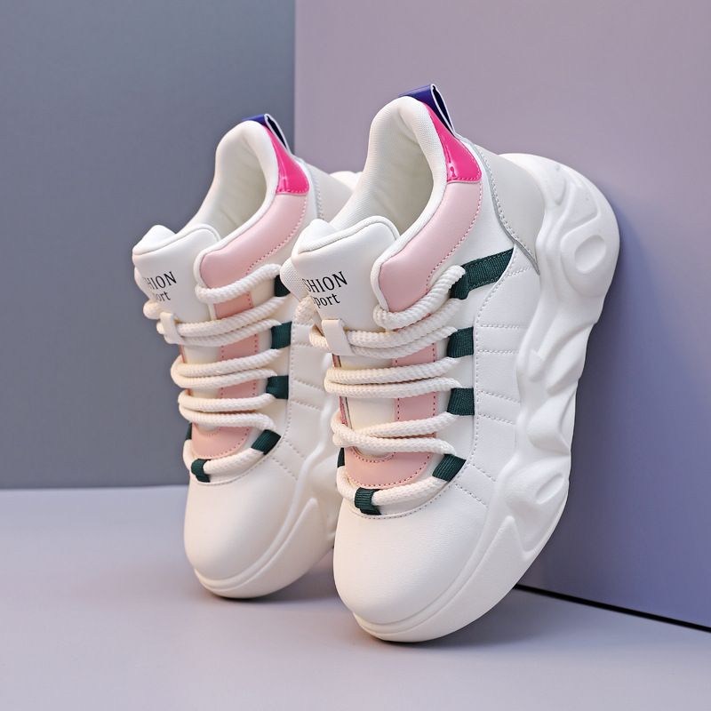 Stilfulde sorte sneakers til kvinder - sommer 2025 design_voghion.com