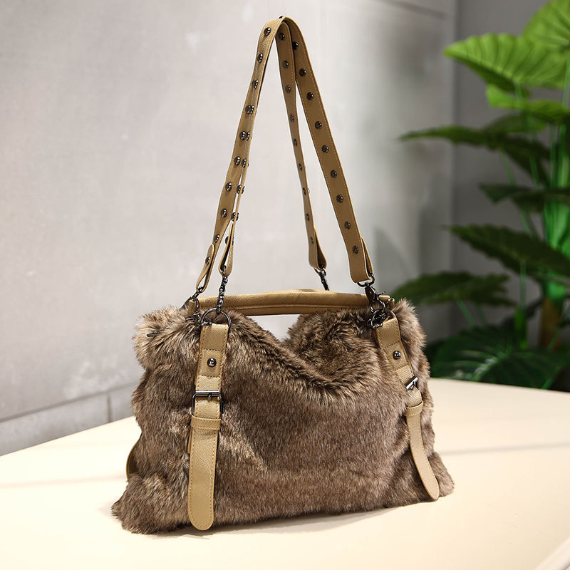 New Women's Bag Imitation Rabbit Fur, Fur, and Grass Bag 2023 European and American Style Big Brand Rivet Locomotive Bag Large Capacity Bag_voghion.com