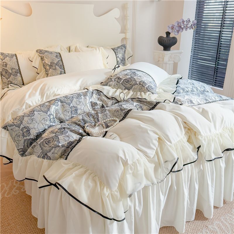 Housse de couette quatre pièces de luxe légère de style français avec bordure en dentelle, drap en coton lavé, jupe de lit, ensemble trois pièces quatre saisons_voghion.com