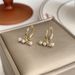 Orecchini di perle di design piccolo coreano 2023 nuovi orecchini alla moda da donna autunno e inverno orecchini francesi orecchini orecchini_voghion.com