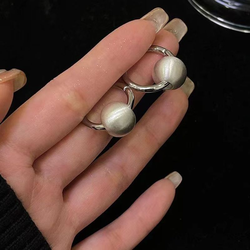 Damenohrringe Gebürstete, mattierte Metallkugelohrringe für Frauen mit einem Nischendesign-Gefühl für fortschrittliche Kaltluftohrringe_voghion.com