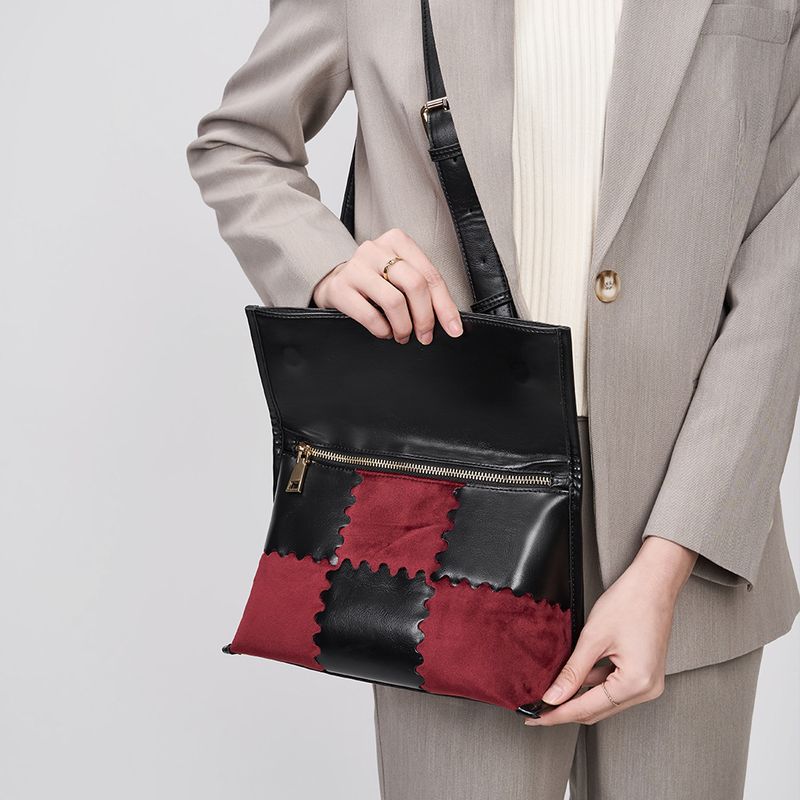 New Large Capacity Shoulder Bag For Commuting Stylish Small Square Bag_voghion.com