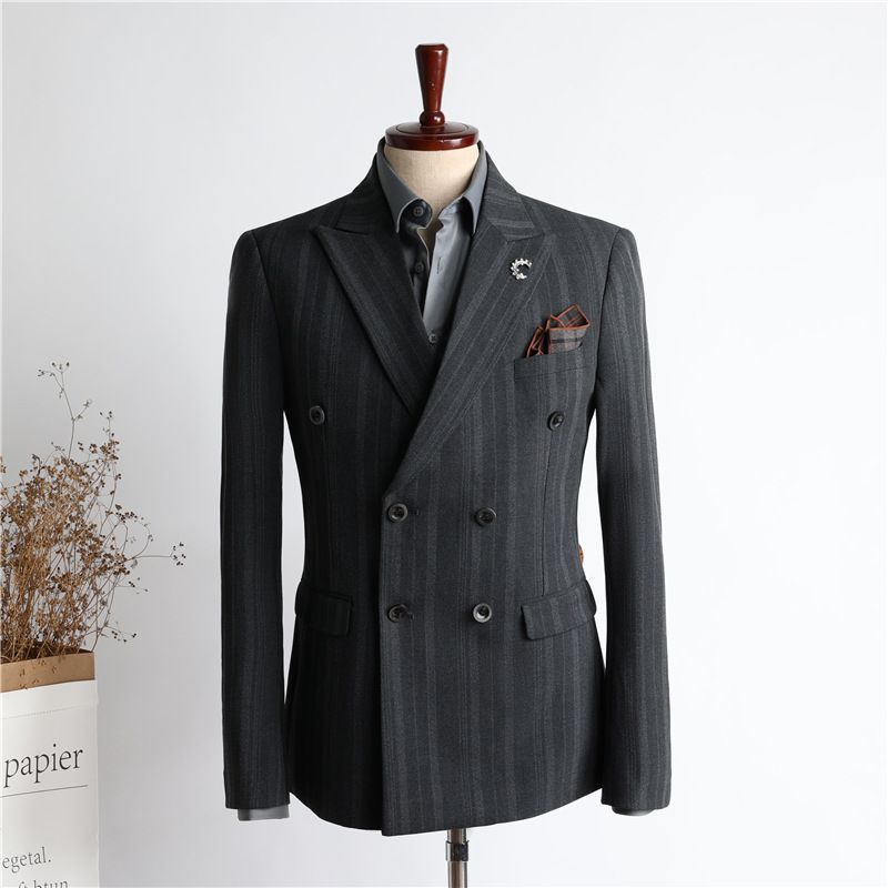 Herrenbekleidung, zweireihiger Anzug, Anzug, Hochzeit, Bräutigam, Anzugjacke_voghion.com