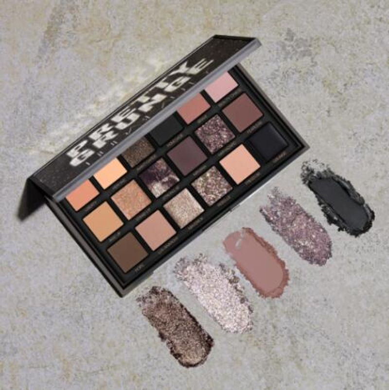Huda Earth Eyeshadow Palette Inverts Rose 18 Eyeshadow_voghion.com