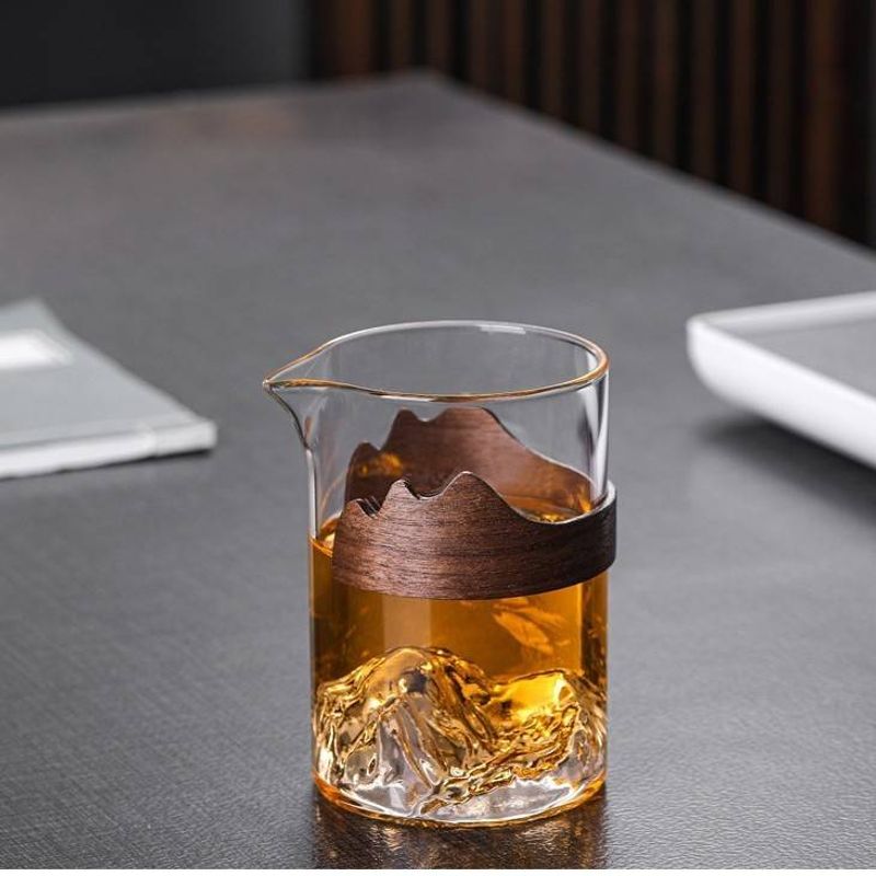 Fairness-Tassen-Set aus Borosilikatglas im japanischen Stil – 450 ml und 350 ml, Holzhalteroptionen, minimalistischer Tee-Servierkrug mit eingebautem Sieb_voghion.com