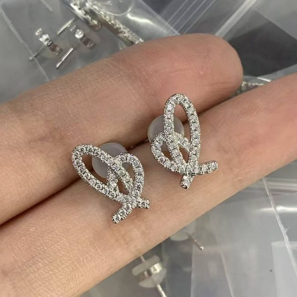 Boucles d'oreilles femme haut de gamme et polyvalentes, accessoires de mode de luxe haut de gamme personnalisés, en Europe, comptoirs de gare 450_voghion.com