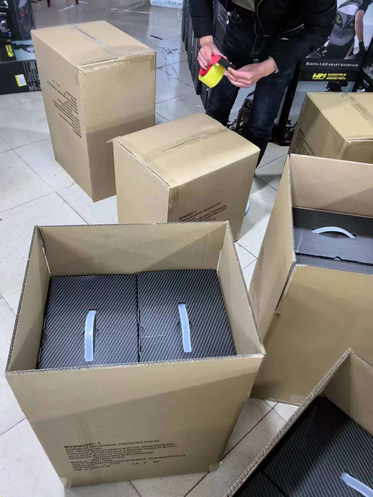 Accessoires de moto, sac à dos pour casque, sac de conduite Iron Hero, écran LED non lumineux, coque PC, sac à dos en nylon nu_voghion.com