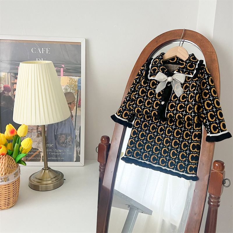 2024 Herbst und Winter Neue Kinderpullover Anzug Mädchen Strickjacke Zweiteiliger Anzug Kleines Außenhandelskleid_voghion.com