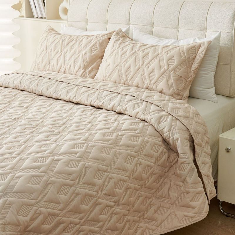 Quilted Bed Cover Solid Color High Grade Bed Sheet Three Piece Set Machine Washable Quilted Quilt Bedding_voghion.com