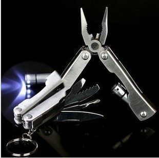 Petit outil multifonction argenté à LED avec lumière et pince pliante_voghion.com
