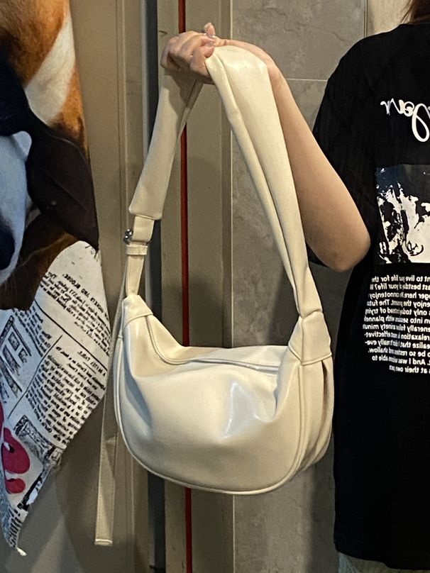 A niche design for women's 2024 new dumpling minimalist casual feel. Korean version with a stylish and large capacity_voghion.com