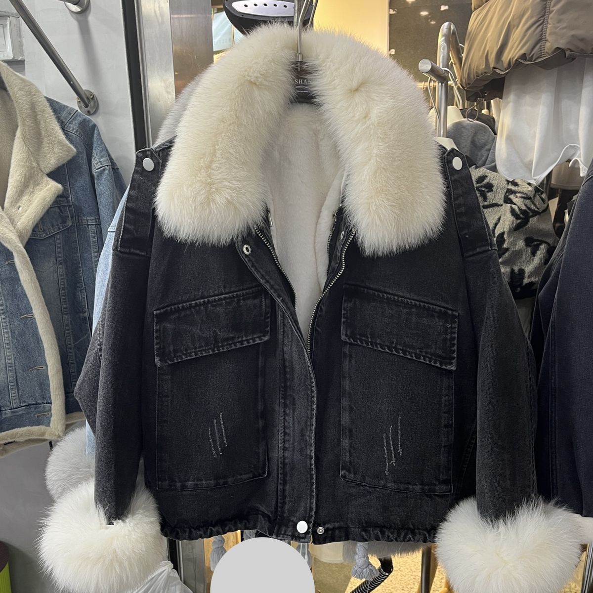 Damenbekleidung: Neue Winterjacke aus Pelz und verdicktem Samt mit abnehmbarem Futter aus Jeansstoff für Damen_voghion.com
