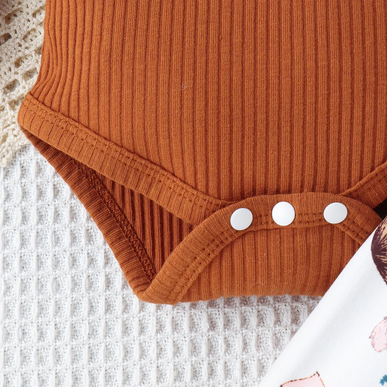 Ensemble quatre pièces pour filles, manches longues + pantalon long avec chapeau, à rayures colorées, lettres imprimées, nouvelle collection automne et hiver_voghion.com