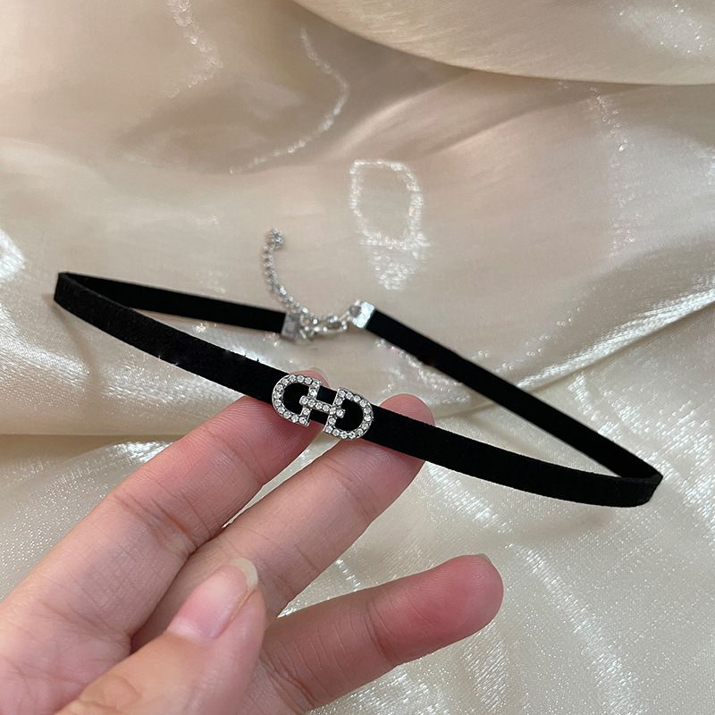 Light luxury niche black rope necklace female sense choker clavicle necklace neck chain neck strap neck accessories collar trend_voghion.com
