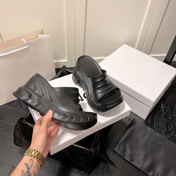 26SS Zomer Stijl Nieuwe Platform Correcte G Letter Dikke Zool Een-Woord Pantoffels Buiten Hoge Hak Wedge Luie Sandalen_voghion.com