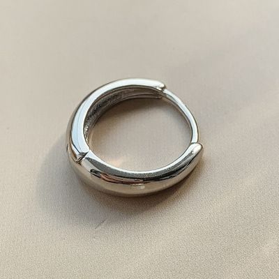 Design Sense Circle Hoop 2025, nuovi orecchini a cerchio semplici e minimalisti con fibbia a forma di borchia fredda, per donna_voghion.com