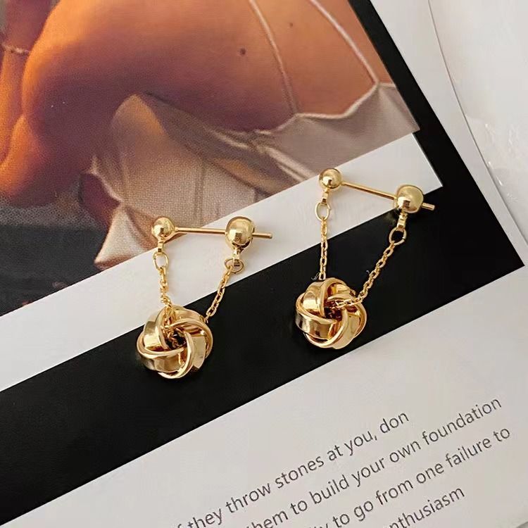 Orecchini pendenti con catena e nappa da donna, leggeri e di lusso, con design di nicchia, 2023_voghion.com
