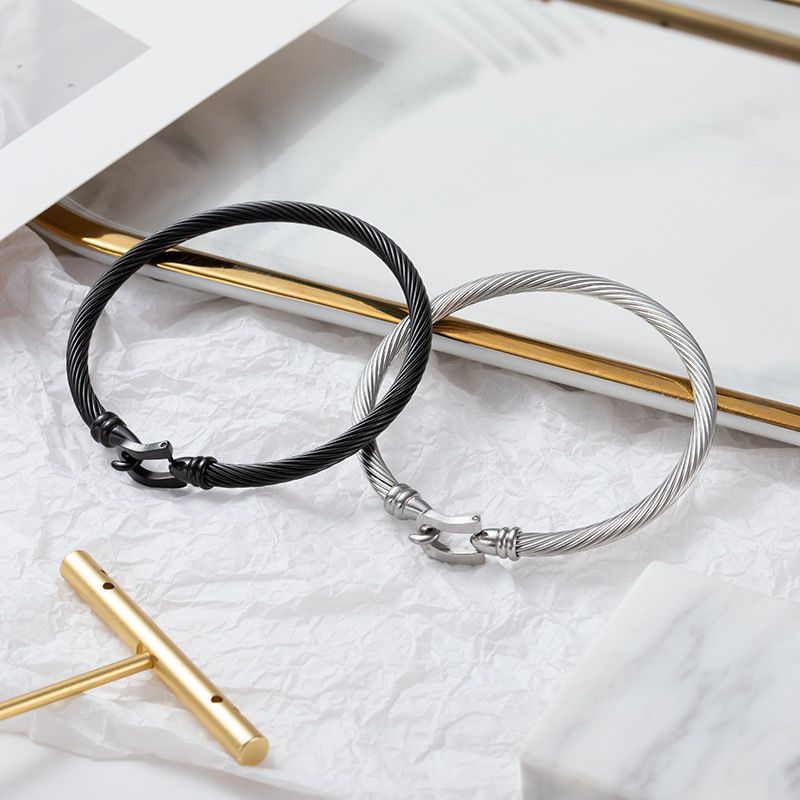 Horseshoe Shaped Magnet Buckle Wire Bangle_voghion.com