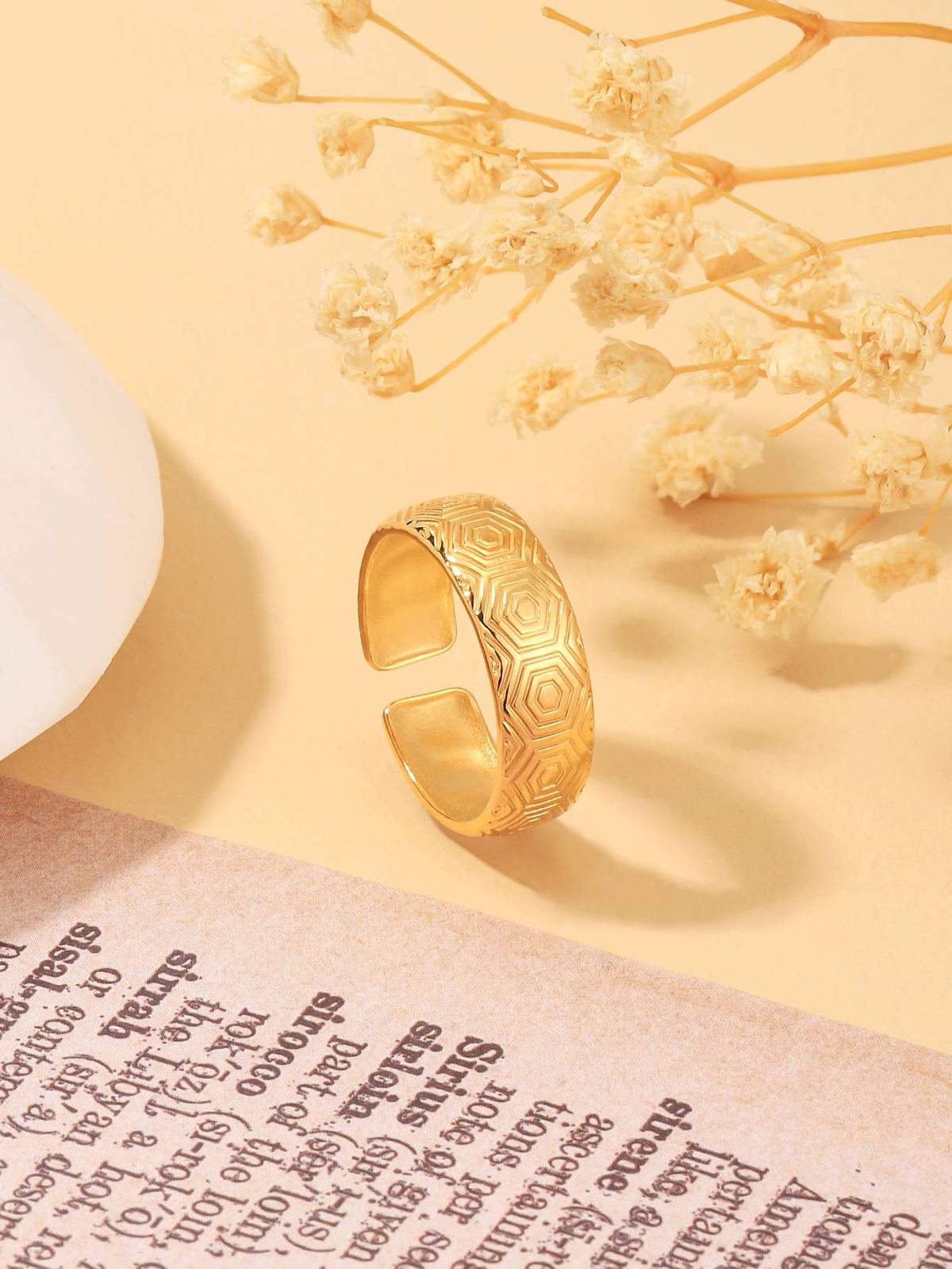 Personalisierter offener Ring mit geometrischem Sechseck-Print_voghion.com