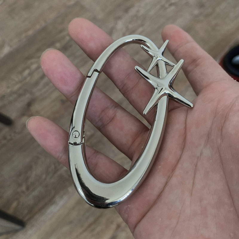 "Star Oval Buckle" Original Niche Double Star Oval Schlüsselanhänger Vibe Style Taschenanhänger High-End-Accessoires_voghion.com