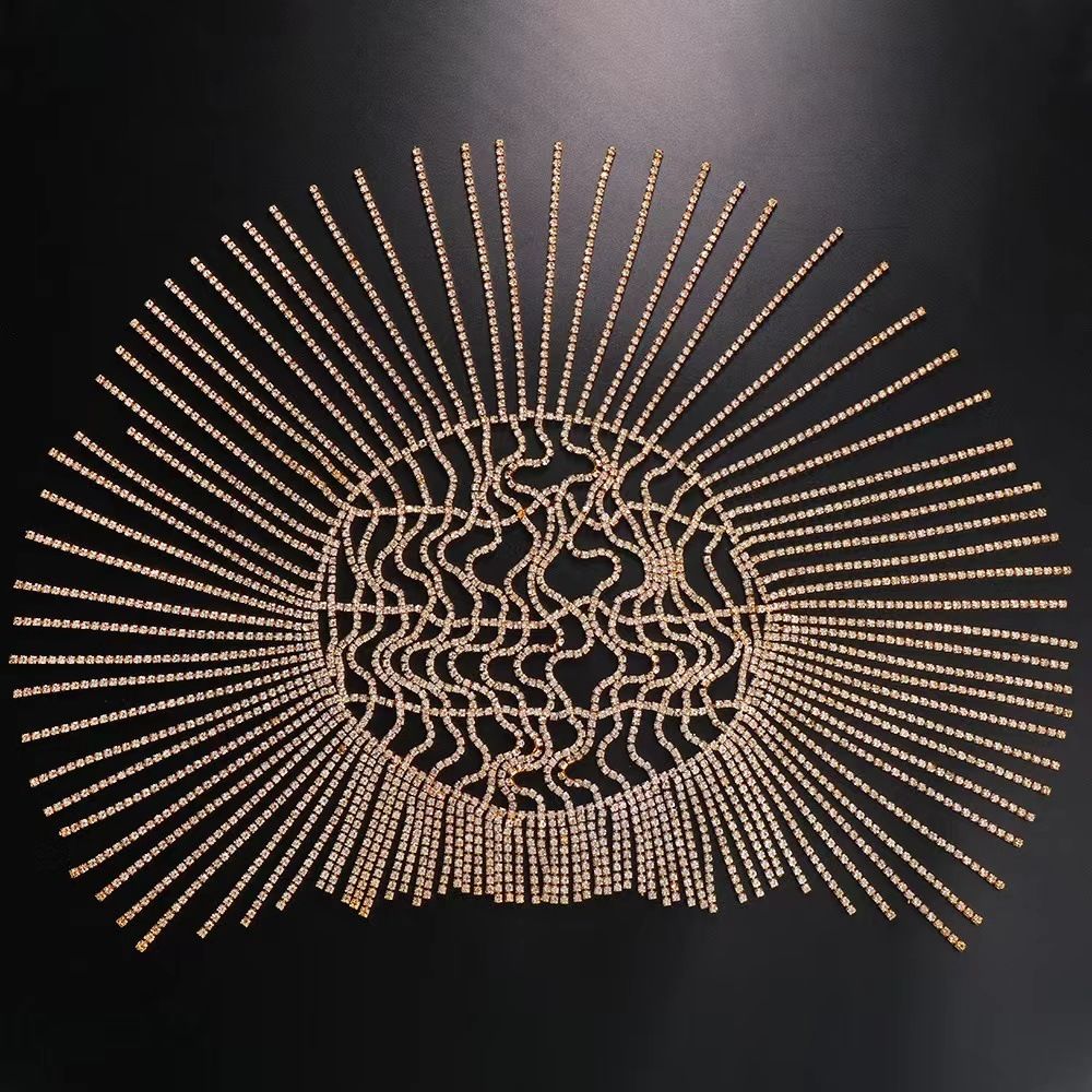 Modny trend, frędzle, łańcuszek do włosów, występ na scenie, pełne diamentowe akcesoria do włosów, kapelusz_voghion.com