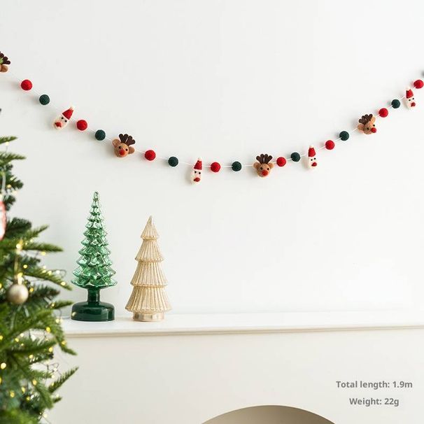 Guirlande de Noël en feutre faite main – Décoration de pompons en laine d'inspiration scandinave (Thème sapin et cadeaux / Thème Père Noël et rennes)_voghion.com