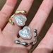 Anello aperto con perla barocca a forma di cuore, unico e irregolare, in metallo, con indice, anello alla moda e temperamento alla moda._voghion.com