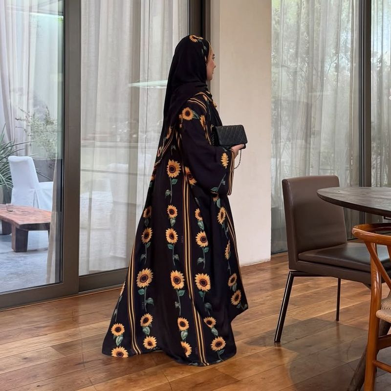 Abaya-Kleid mit Blumenmuster und passendem Schal – offener, langer Umhang im Dubai-Stil (Einheitsgröße, leichtes Polyester, dezente Streetwear)_voghion.com