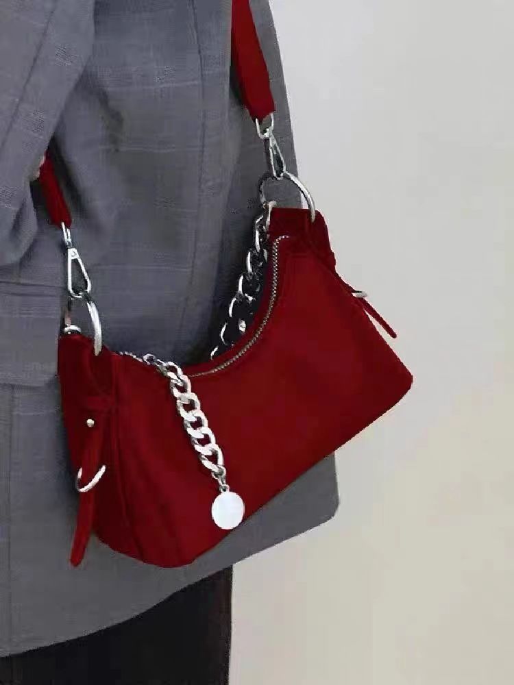 Small niche design red hand-held wedding 2024 new chain texture armpit fashionable single shoulder diagonal cross bag_voghion.com