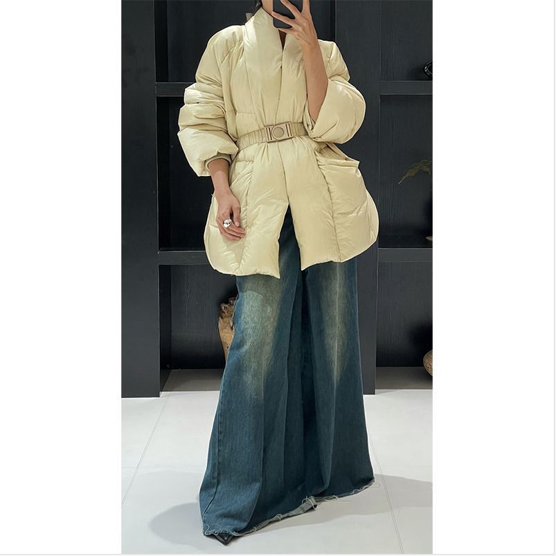 Stilvolle, gesteppte Damen-Pufferjacke mit V-Ausschnitt und Reißverschluss – leichter, warmer Wintermantel mit Schleifendetail (Dunkelbraun/Hellgelb)_voghion.com