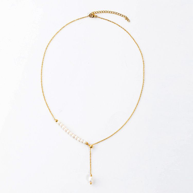 Colar de pérolas de água doce bem projetado com uma corrente cruzada leve e luxuosa e corrente de clavícula vermelha de malha expansível_voghion.com