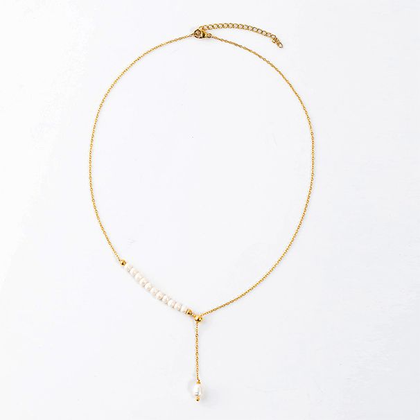 Colar de pérolas de água doce bem projetado com uma corrente cruzada leve e luxuosa e corrente de clavícula vermelha de malha expansível_voghion.com